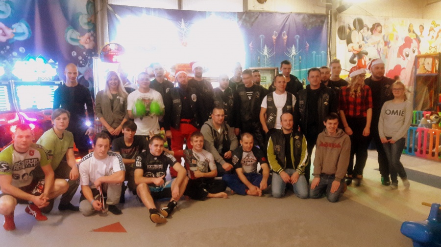 Pokazy walki, żonglerki i mikołaje na motocyklach. Wszystko z myślą o dzieciach