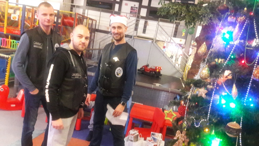 Pokazy walki, żonglerki i mikołaje na motocyklach. Wszystko z myślą o dzieciach