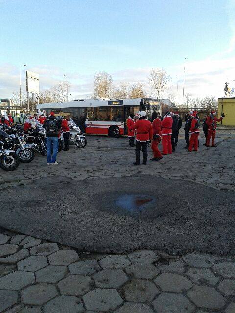 Pokazy walki, żonglerki i mikołaje na motocyklach. Wszystko z myślą o dzieciach