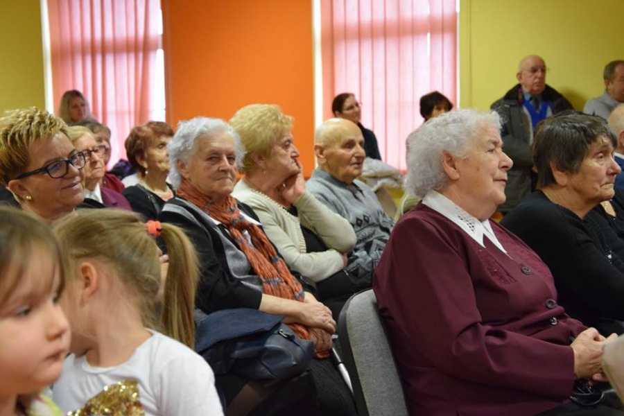 Spotkanie wigilijne kombatantów. Wzruszające przestawienie od maluchów dla seniorów