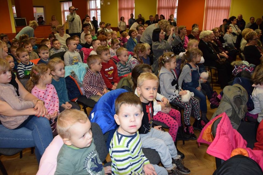 Spotkanie wigilijne kombatantów. Wzruszające przestawienie od maluchów dla seniorów