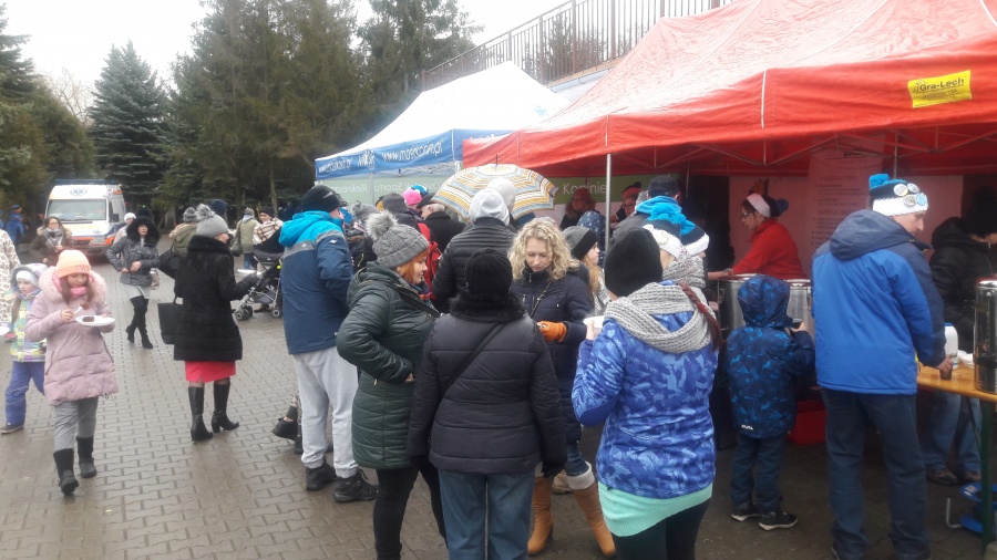 Mimo deszczu świetnie się bawili. Wiele rodzinnych atrakcji i kąpiel w lodowatej wodzie