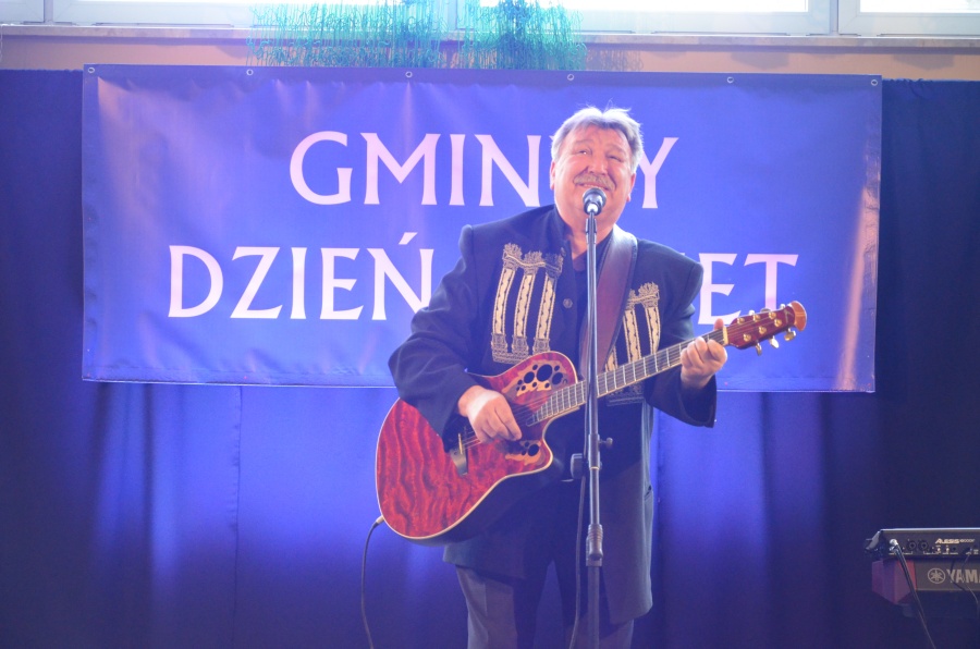 Nie liczyły godzin i lat. Kobiety z Wierzbinka świętowały z Andrzejem Rybińskim