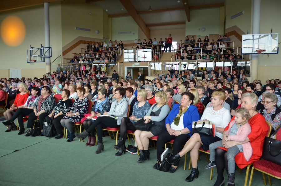 Nie liczyły godzin i lat. Kobiety z Wierzbinka świętowały z Andrzejem Rybińskim