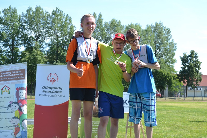 Zawodnicy Olimpiad Specjalnych na podium. Medale, pot i łzy wzruszenia