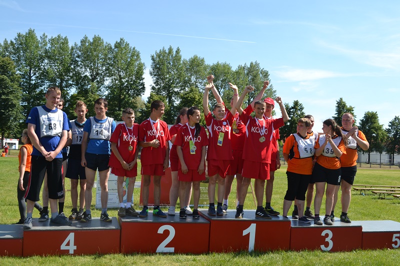 Zawodnicy Olimpiad Specjalnych na podium. Medale, pot i łzy wzruszenia