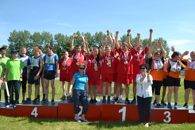 Zawodnicy Olimpiad Specjalnych na podium. Medale, pot i łzy wzruszenia
