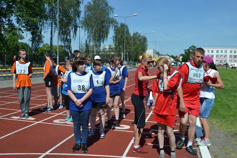 Zawodnicy Olimpiad Specjalnych na podium. Medale, pot i łzy wzruszenia