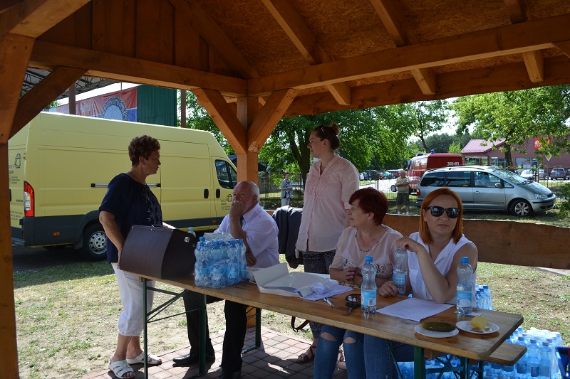 Lepią, śpiewają, haftują. Trwa Festiwal Kultury „W stronę tradycji”