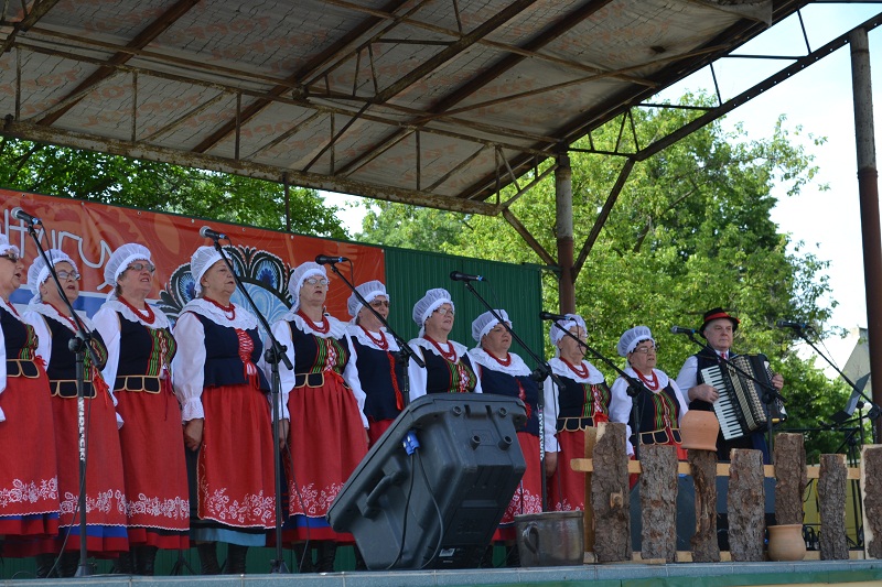 Lepią, śpiewają, haftują. Trwa Festiwal Kultury „W stronę tradycji”
