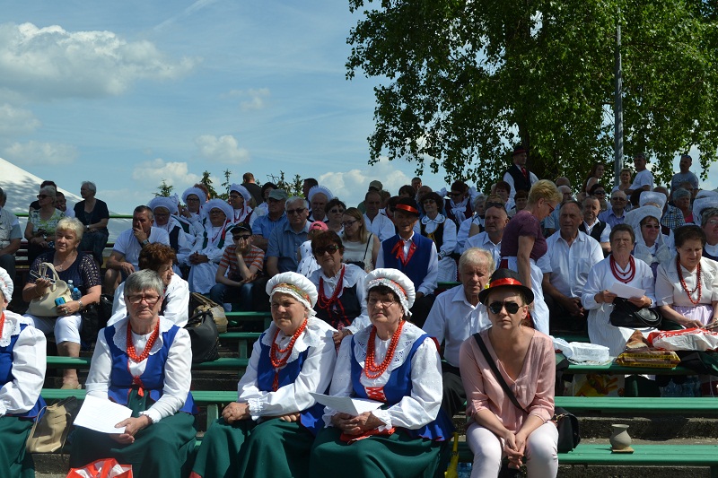 Lepią, śpiewają, haftują. Trwa Festiwal Kultury „W stronę tradycji”