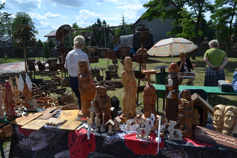 Lepią, śpiewają, haftują. Trwa Festiwal Kultury „W stronę tradycji”