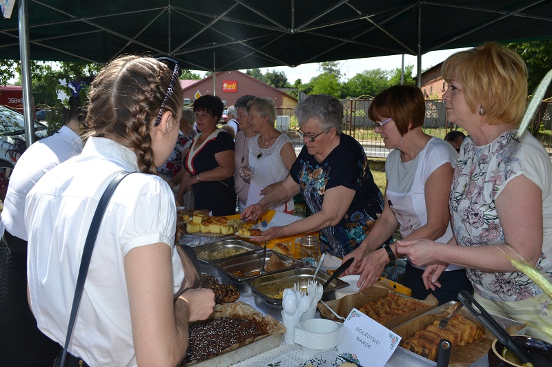 Lepią, śpiewają, haftują. Trwa Festiwal Kultury „W stronę tradycji”