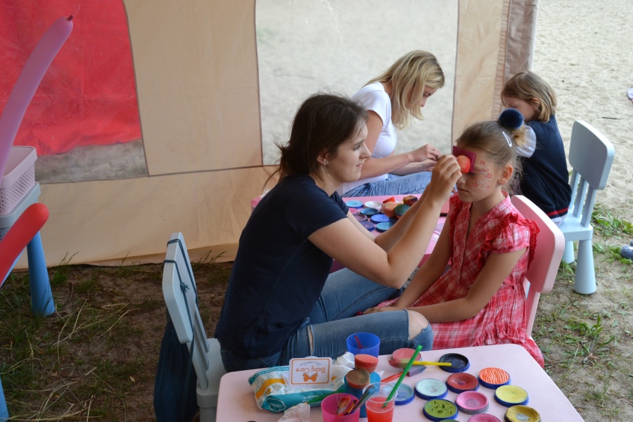 Dni Wilczyna ciąg dalszy. Na plaży zabawy dla dzieci, a później kabarety