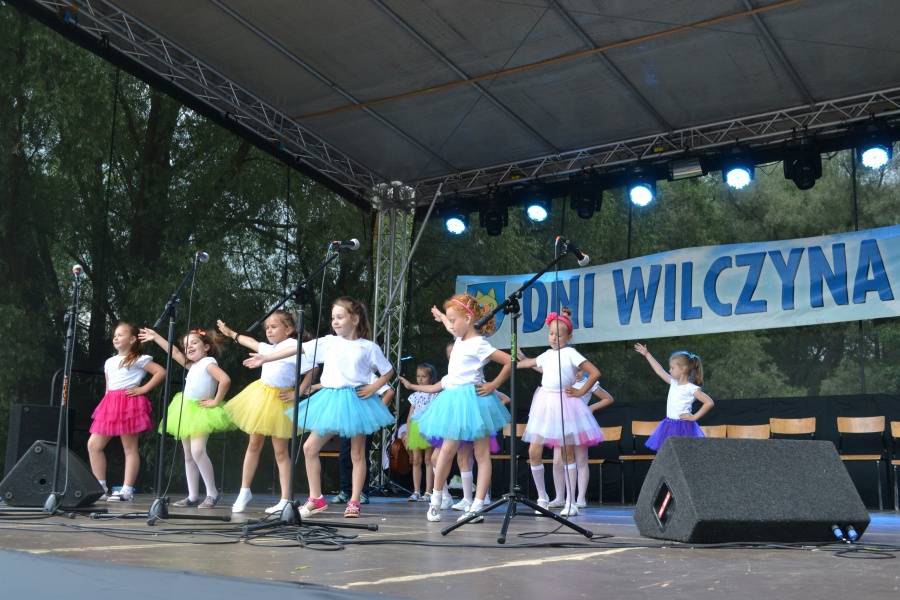 Dni Wilczyna ciąg dalszy. Na plaży zabawy dla dzieci, a później kabarety