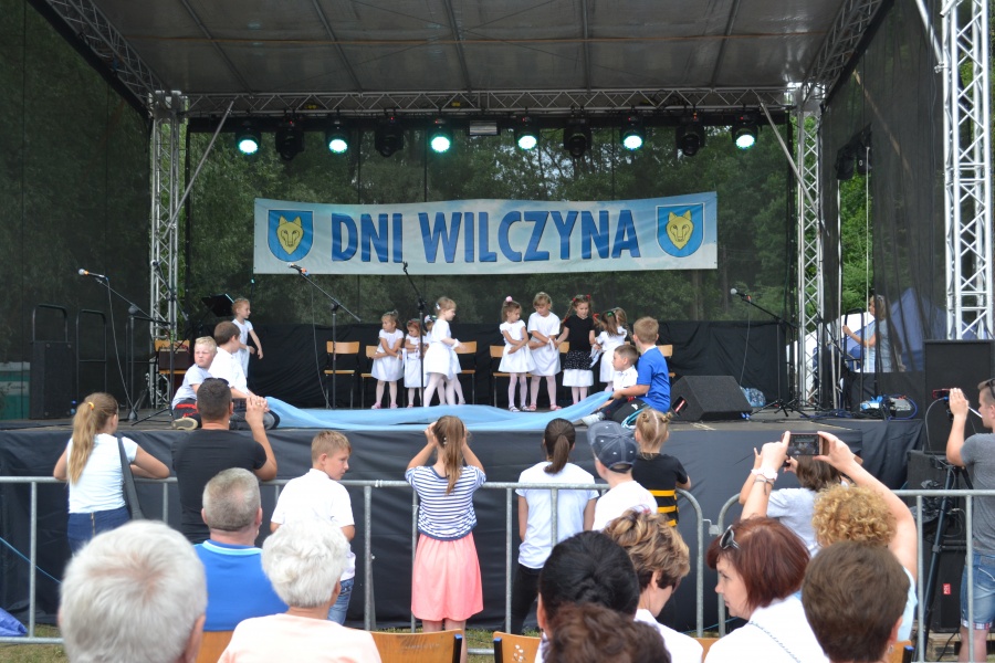 Dni Wilczyna ciąg dalszy. Na plaży zabawy dla dzieci, a później kabarety