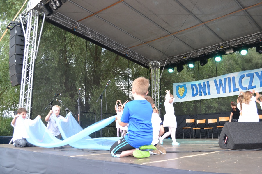 Dni Wilczyna ciąg dalszy. Na plaży zabawy dla dzieci, a później kabarety