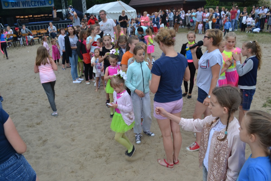 Dni Wilczyna ciąg dalszy. Na plaży zabawy dla dzieci, a później kabarety