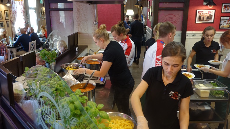 Do Konina przypłynął Transatlantyk. Filmowa kolacja, koncert i spotkania ze światowym kinem