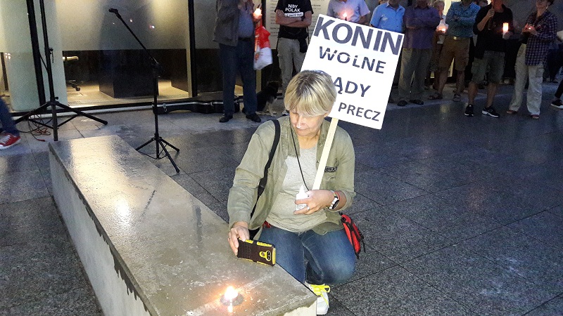 Przed sądem dziękowali prezydentowi za veto. Czekamy na trzecie! - mówili