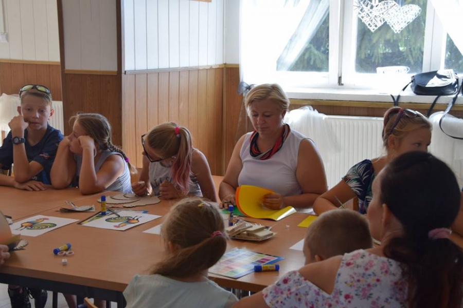 Objazdowy dom kultury ciągle w trasie. Bawili się już w Sokółkach, Dobrosołowie, jutro zapraszają do Jóźwina