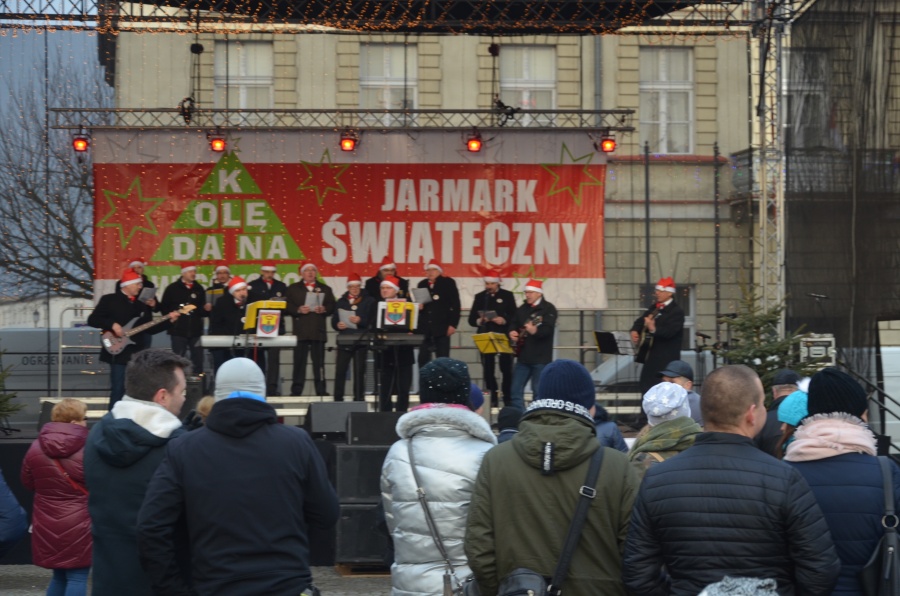 Kolęda na Wysokości. Plac Wolności zamienił się w kiermasz, w ratuszu powstają ozdoby choinkowe