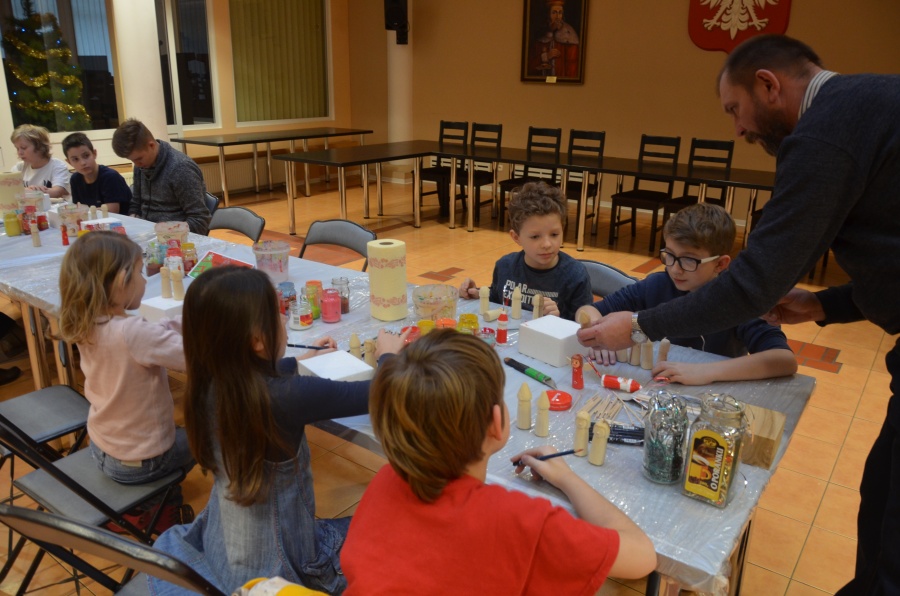 Kolęda na Wysokości. Plac Wolności zamienił się w kiermasz, w ratuszu powstają ozdoby choinkowe