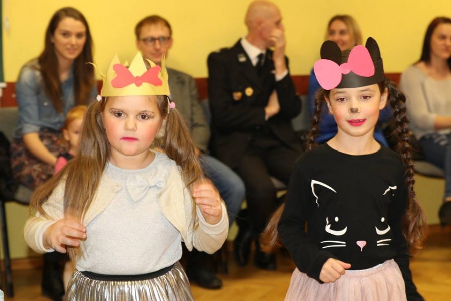 W GOK-u tańczyły księżniczki, policjanci i biedronki