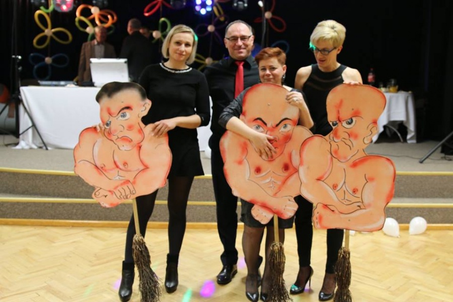 Wójt z gitarą, konkursy i tulipany. Panie obchodzą swoje święto