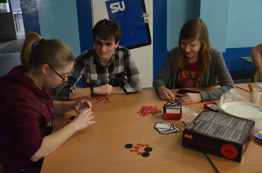 Do rana będą grać w planszówki, pokera i gry logiczne. Trwa Nocny Maraton w III LO