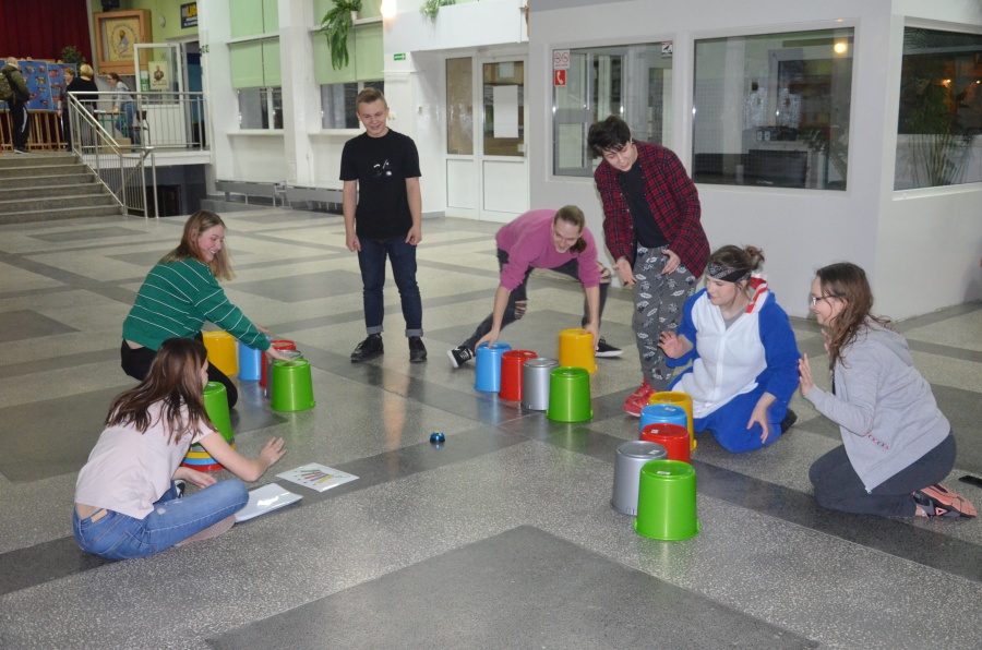 Do rana będą grać w planszówki, pokera i gry logiczne. Trwa Nocny Maraton w III LO