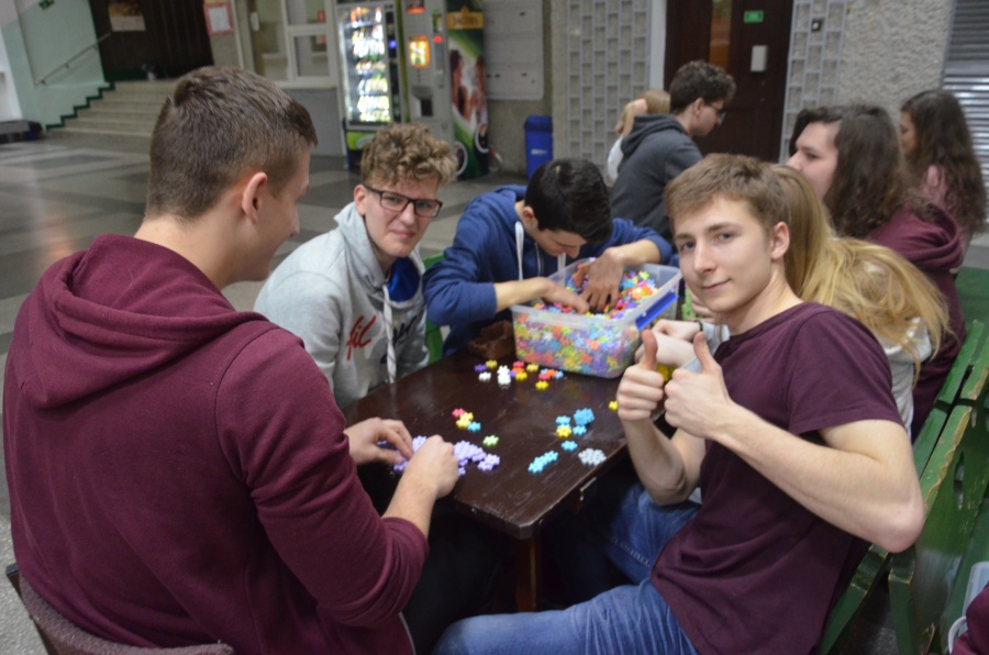Do rana będą grać w planszówki, pokera i gry logiczne. Trwa Nocny Maraton w III LO