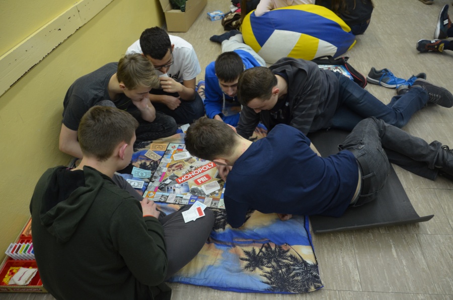 Do rana będą grać w planszówki, pokera i gry logiczne. Trwa Nocny Maraton w III LO