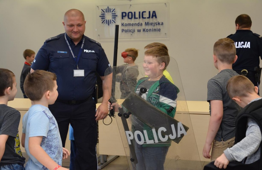 Policjanci otworzyli drzwi komendy. Zainteresowanie ogromne