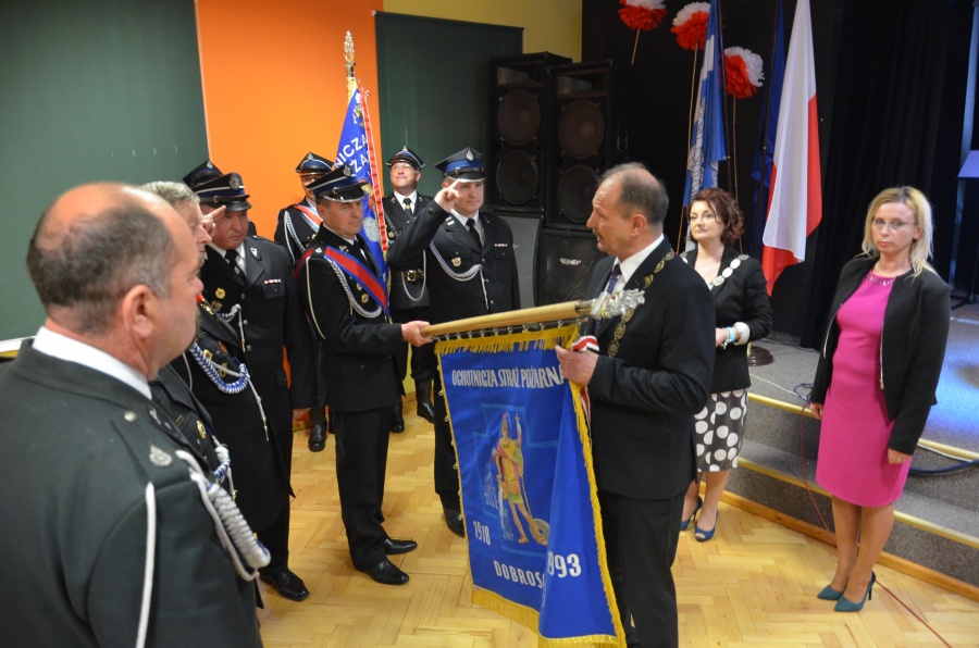 Mieszkańcy Kazimierza Biskupiego świętują rocznicę konstytucji. Wręczono odznaki honorowe