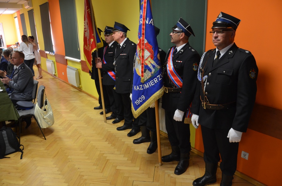 Mieszkańcy Kazimierza Biskupiego świętują rocznicę konstytucji. Wręczono odznaki honorowe
