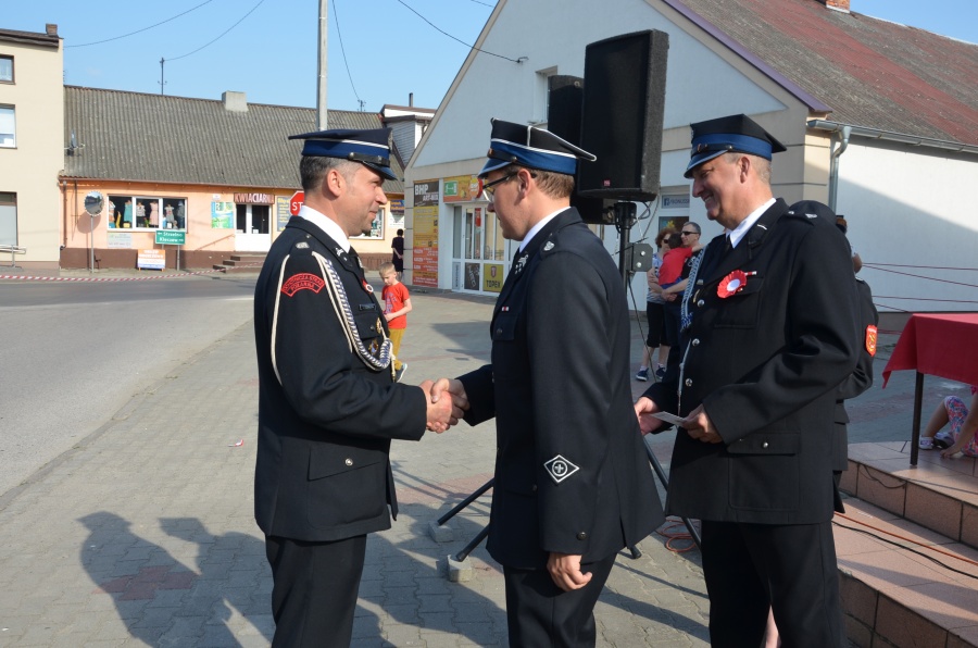 Odznaki dla druhów – starszych i młodszych. Dzień Strażaka w Wilczynie