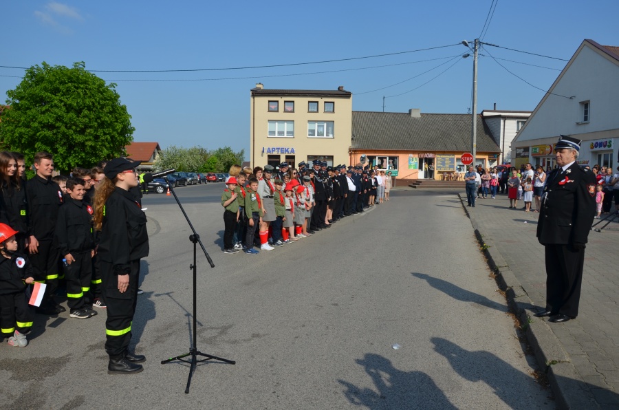 Odznaki dla druhów – starszych i młodszych. Dzień Strażaka w Wilczynie