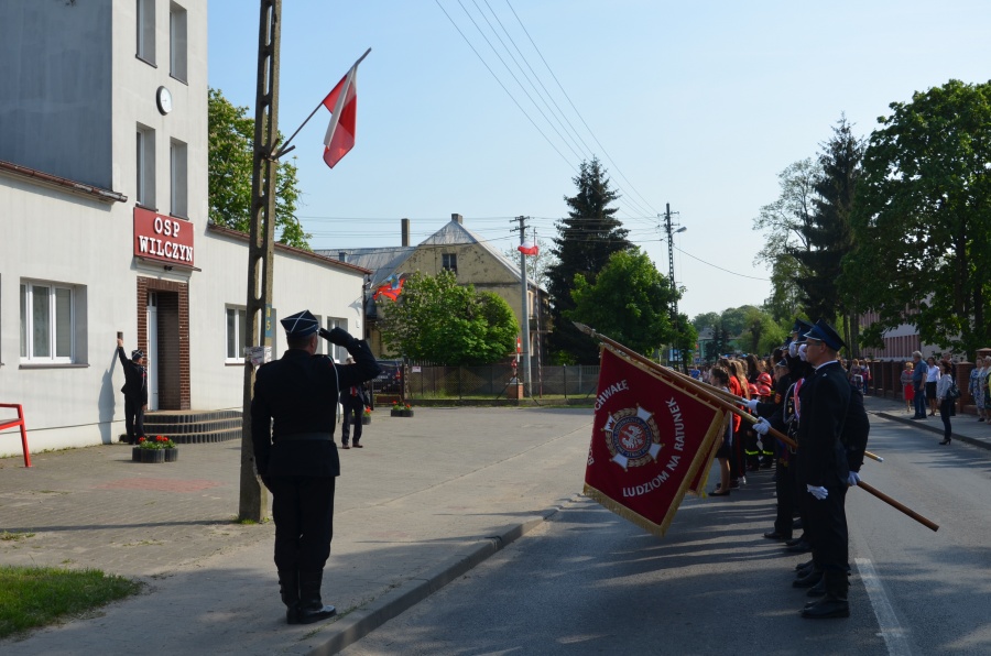 Odznaki dla druhów – starszych i młodszych. Dzień Strażaka w Wilczynie