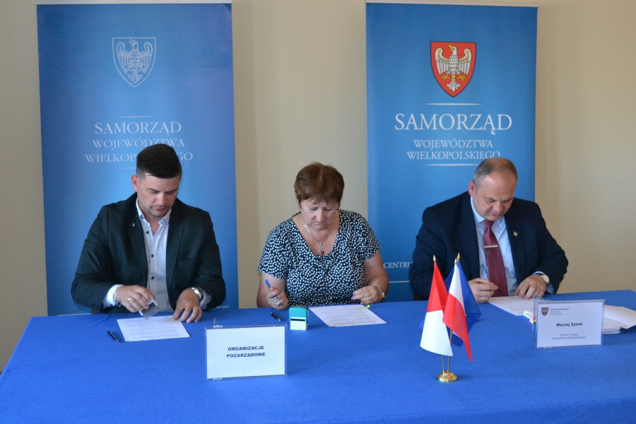 Obozy, wycieczki, festyny. Rozdano pieniądze na projekty edukacyjne