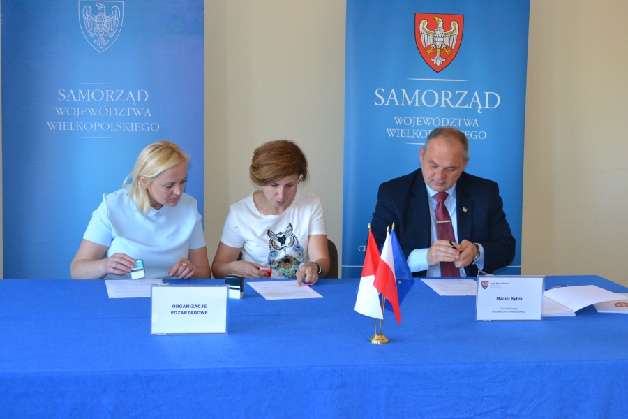 Obozy, wycieczki, festyny. Rozdano pieniądze na projekty edukacyjne