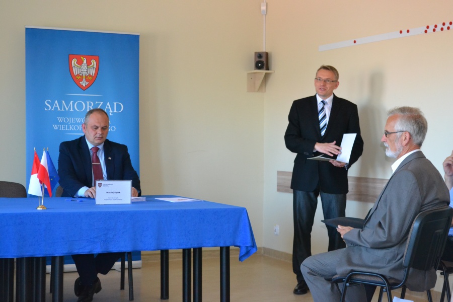 Obozy, wycieczki, festyny. Rozdano pieniądze na projekty edukacyjne