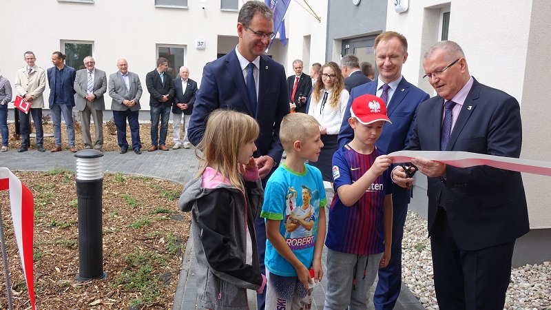 Budynek za ponad 6 milionów złotych. Odebrali klucze do nowych mieszkań