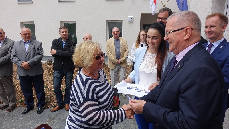 Budynek za ponad 6 milionów złotych. Odebrali klucze do nowych mieszkań