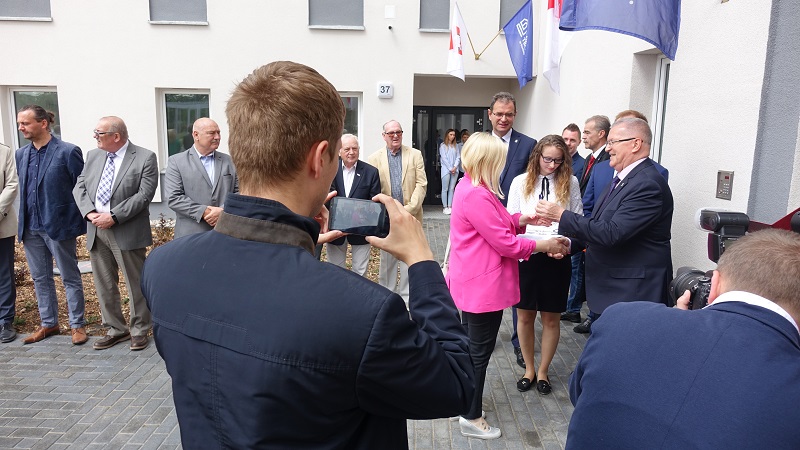 Budynek za ponad 6 milionów złotych. Odebrali klucze do nowych mieszkań