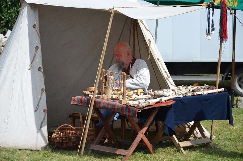 Chór zaśpiewa na środku Warty. Trwa Festiwal Historii i Kultury