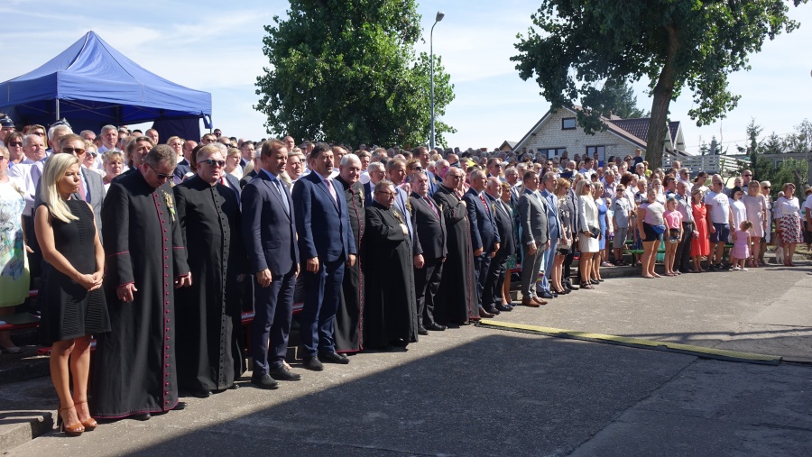 „Szczęść Boże polskim rolnikom”. W Kramsku nie brakuje dziś bochnów chleba i podziękowań