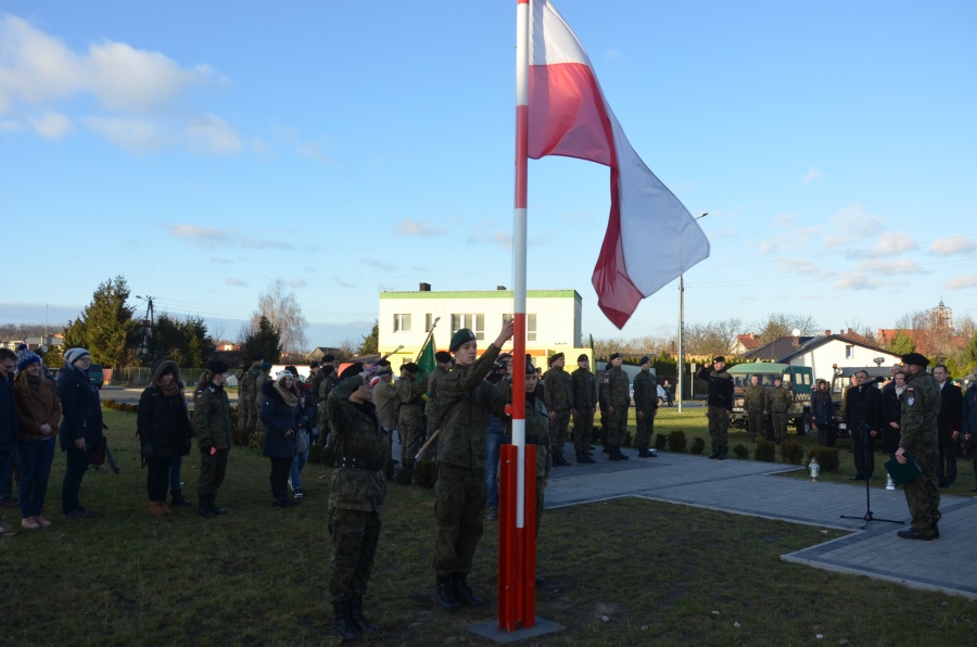 Kandydaci ślubowali. Przy pomniku złożyli uroczystą przysięgę strzelecką
