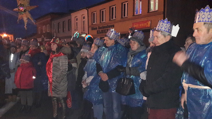 Świętowali Narodziny Dobra. Uliczne jasełka przyciągnęły setki mieszkańców