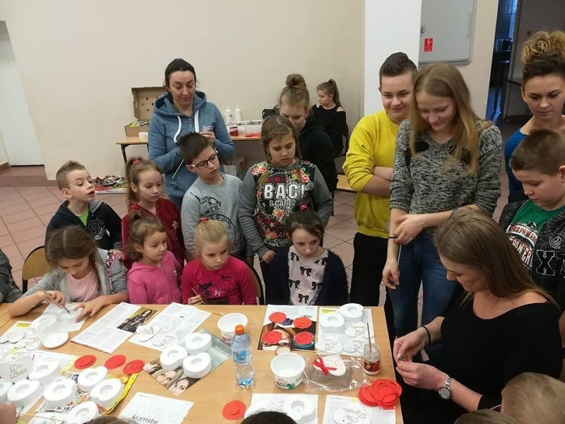 Nie nudzą się w ferie. Dzieci robiły niespodzianki dla dziadków